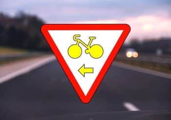 Automobile : Ce nouveau panneau que personne ne connait permet de griller des feux rouges !