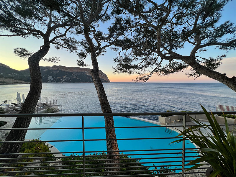 Vue sur le Cap Canaille depuis l'hôtel Les Roches Blanches, Cassis