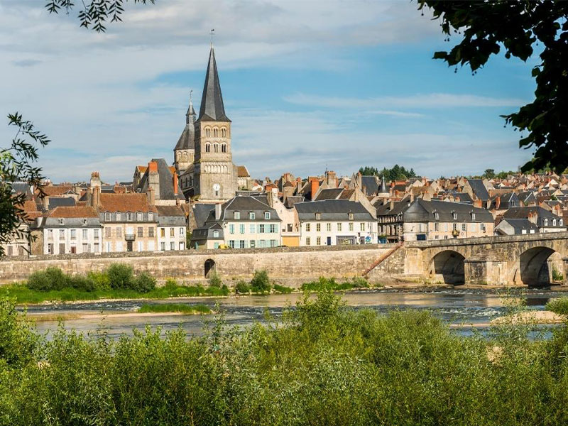 Église Notre-Dame de Charité-sur-Loire Église Notre-Dame de Charité-sur-Loire