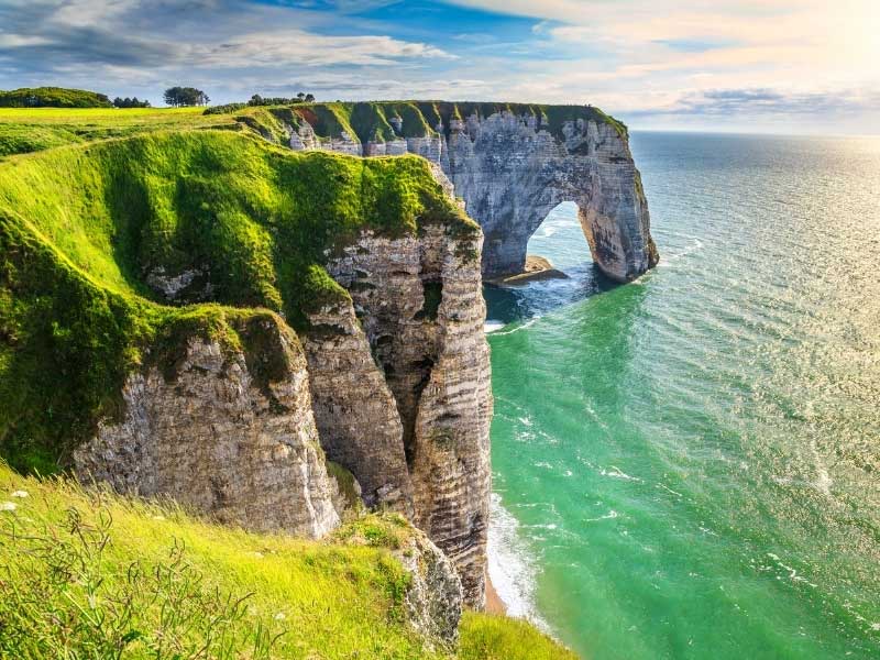 Vue de la falaise sur la mer à Etretat, Normandie