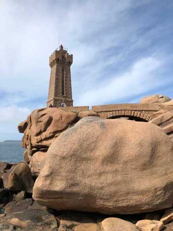 Maison lumineuse construite en granit rose de la Côte de Granit Rose Bretagne