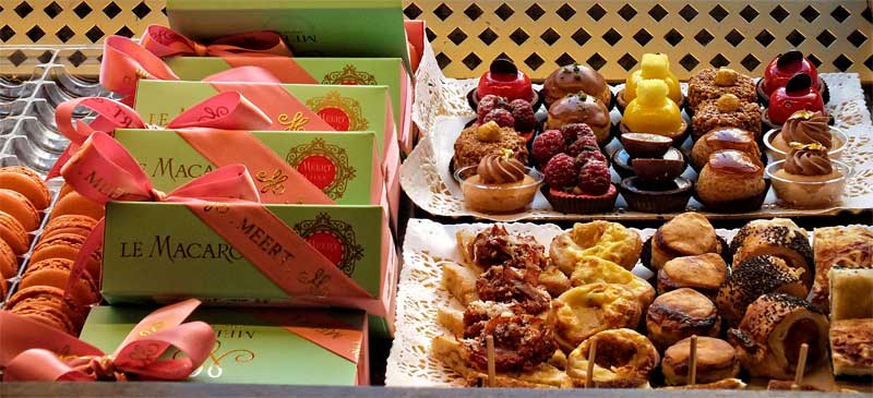 Meert, Lille Vitrine remplie de jolis gâteaux et gaufres à la pâtisserie Meert, Lille