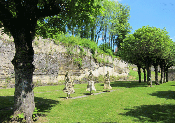 statues témoignant de l'histoire de l'Abbaye d'Auberive Haute Marne