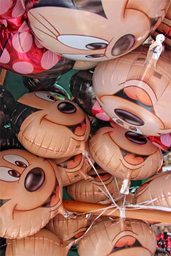 Ballons Mickey Mouse à Disneyland Paris