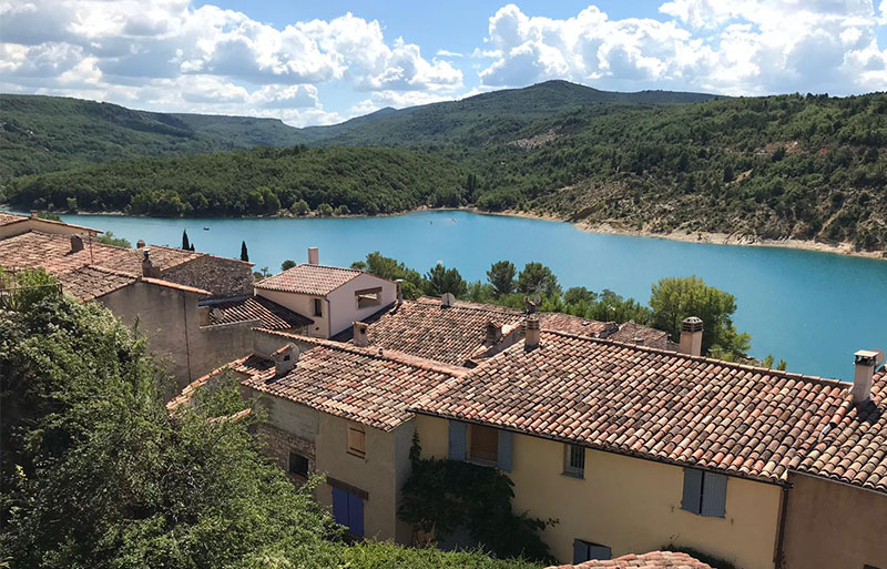 Les toits de Bauduen Vue sur les toits traditionnels en terre cuite de Bauduen, Provence