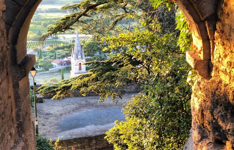 Vue depuis le sommet de la colline de Bonnieux vers le bas du village