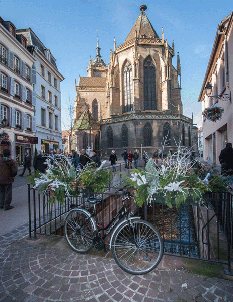 Une légère couche de neige à Noël à Colmar en Alsace belle-colmar-noël