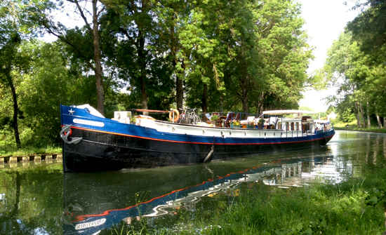 péniche sur le canal de Bourgogne