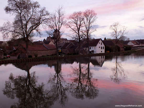 coucher de soleil bordeaux sur le canal