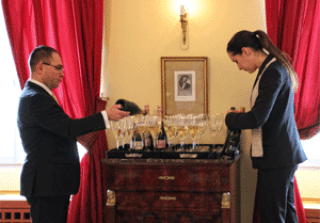 Dégustation savoureuse au siège de la maison de champagne Moet et Chandon à Epernay dégustation moet-et-chandon