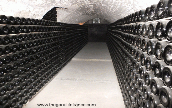 Des caves remplies de milliers de bouteilles de Champagne caves-a-champagne-drappier