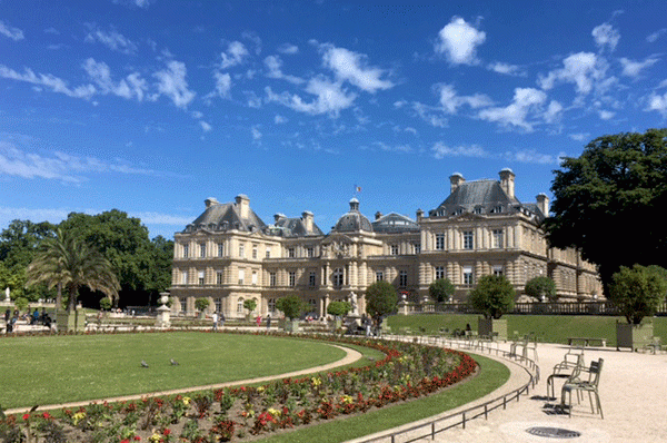 Pull up one of the famous green chairs and relax in the Jardin du Luxembourg