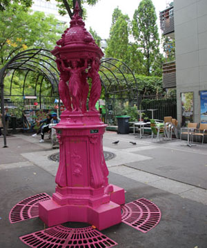 fontaine-wallace-peinte-en-rose-13e-arr.