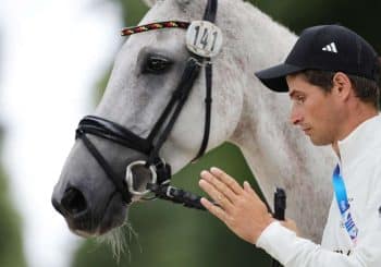 JO de Paris : larmes après une chute à cheval, mais médaille d&rsquo;or individuelle possible