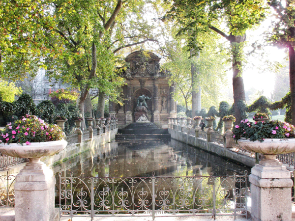 Medici Fountain Jardin de Luxeumbourg Paris photo: Monica Moriyasu