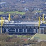 Stade de Dortmund : un supporter polonais reste sur le toit sans autorisation
