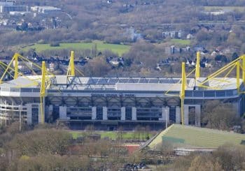 Stade de Dortmund : un supporter polonais reste sur le toit sans autorisation