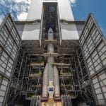 Transporteur dans l'espace : l'espoir de l'Europe : la fusée Ariane 6 peu avant le décollage