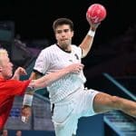 JO : Toujours aussi génial : les handballeurs sourient après la défaite finale