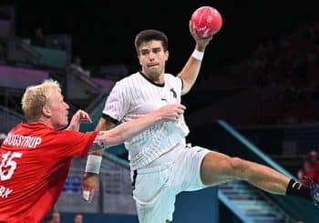 JO : Toujours aussi génial : les handballeurs sourient après la défaite finale
