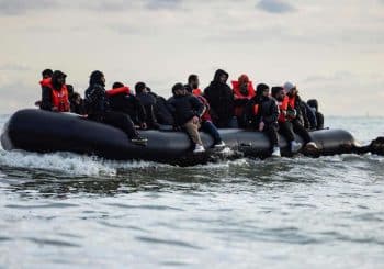Migration : les garde-côtes français sauvent 223 migrants de la Manche