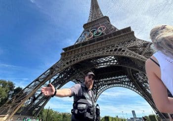 Opération de police à Paris : des grimpeurs interpellés sur la Tour Eiffel avant la fin des JO