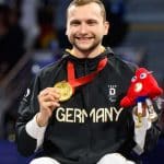 Jeux paralympiques de Paris : L'or méticuleusement remporté : l'escrimeur en fauteuil roulant Schmidt surpris