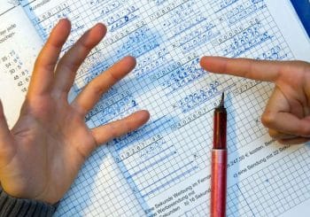 Petites mathématiques : les enfants de la maternelle calculent mieux avec leurs doigts