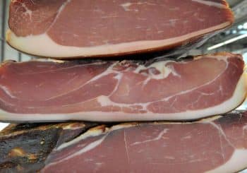 Protection des monuments : le jambon dans une cathédrale française devient une affaire d’État