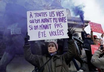 France : des milliers de personnes manifestent contre les violences sexuelles faites aux femmes