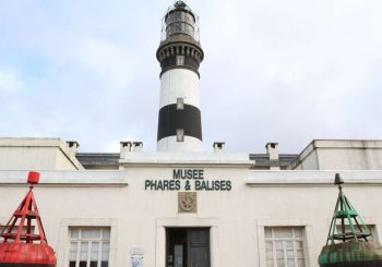 France : la Bretagne indignée – un phare perd ses tirs