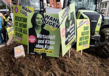 Révolte avec du tas de fumier dans la ville