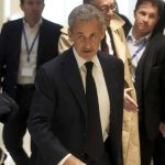 Une peine de prison de 2 ans: l'ancien président de la France Sarkozy obtient des pas