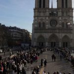 Les souvenirs sont tirés au sort: un morceau de dame d'urgence: les pierres sont tirées au sort