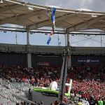 Accident en France: les pulls en parachute sont coincés sur le toit du stade à Toulouse