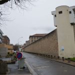 Importation de Chine: la police française a confisqué les mini-téléphones portables derrière les barreaux