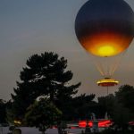 Au milieu de la ville: le ballon olympique à Paris vole à nouveau