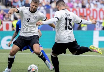 VFB Striker dans l&rsquo;équipe nationale: malgré la lèvre sanglante: l&rsquo;arbitre prend le but de Deniz undav