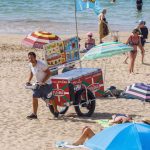 Appel à la décence: la station balnéaire française interdit le haut du corps nu dans les rues