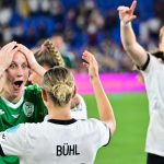 Après la victoire dans la fusillade de pénalité: Crass, incroyable, Mega: les footballeurs célèbrent Berger