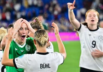 Après la victoire dans la fusillade de pénalité: Crass, incroyable, Mega: les footballeurs célèbrent Berger