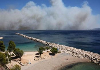 Brigade des pompiers en grande utilisation à l&rsquo;échelle: Énormes nuages ​​de fumée: le feu à Marseille effraye les résidents