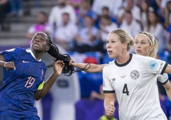 Football féminin: Pressez les voix pour le thriller d&rsquo;EM allemand: pour déchirer les cheveux