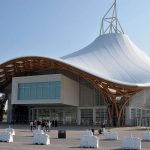 France: Fénieuse œuvre d'art: des millions de bananes enlacées