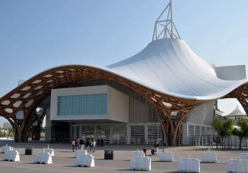 France: Fénieuse œuvre d&rsquo;art: des millions de bananes enlacées