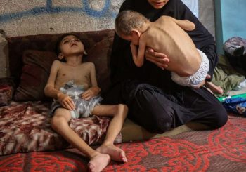 La situation en un coup d&rsquo;œil: L&rsquo;armée d&rsquo;Israël jette des fournitures de secours sur Gaza