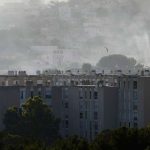 Le déploiement à grande échelle des pompiers: l'incendie à Marseille n'a pas encore été supprimé - 110 légèrement blessés