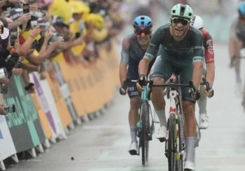 Tour de France: Sprinter Bauhaus s&rsquo;échappe du chaos d&rsquo;automne – Milan gagne