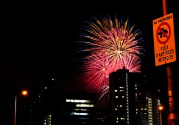 Feux d’artifice interdits : des familles en colère dénoncent une atteinte à leurs traditions