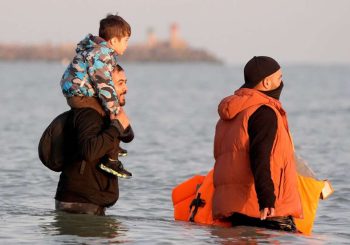 L&rsquo;accord commence: Londres et Paris veulent ralentir la migration sur la chaîne anglaise